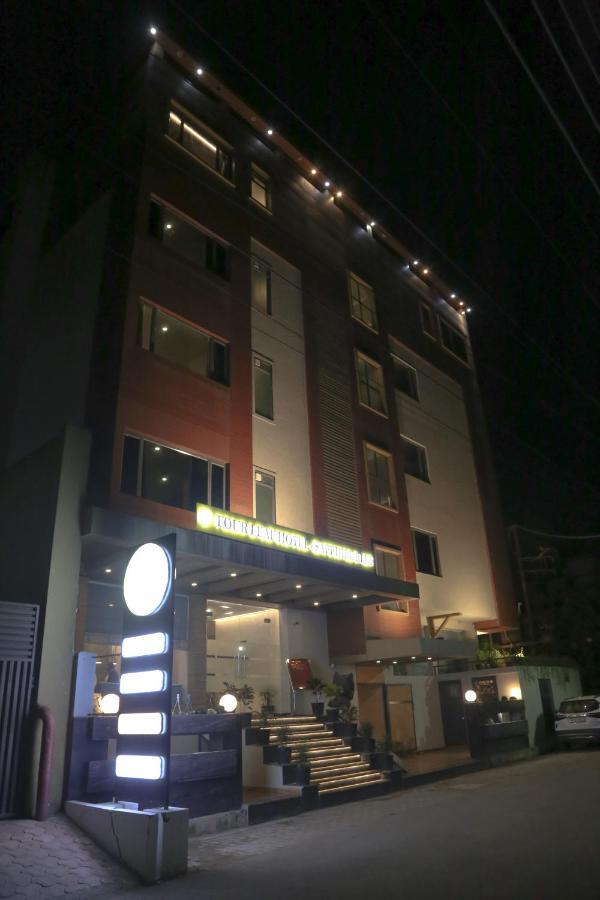 Four Leaf Hotel - Sapphire Blue, Βαρανάσι Εξωτερικό φωτογραφία