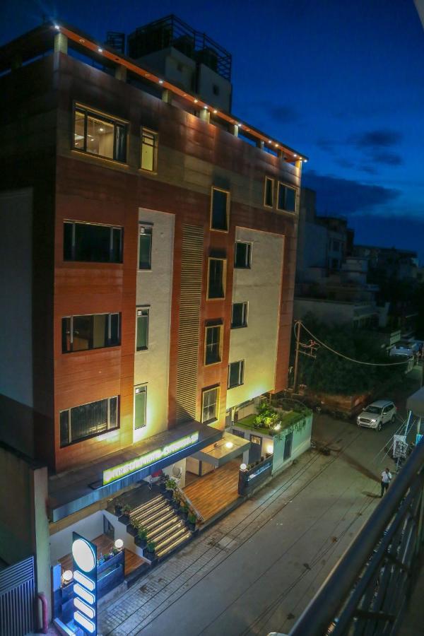 Four Leaf Hotel - Sapphire Blue, Βαρανάσι Εξωτερικό φωτογραφία