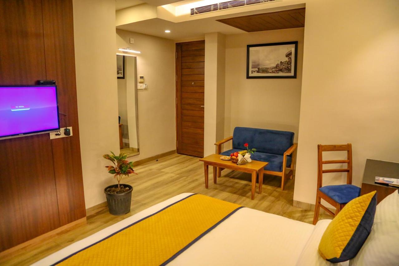 Four Leaf Hotel - Sapphire Blue, Βαρανάσι Εξωτερικό φωτογραφία