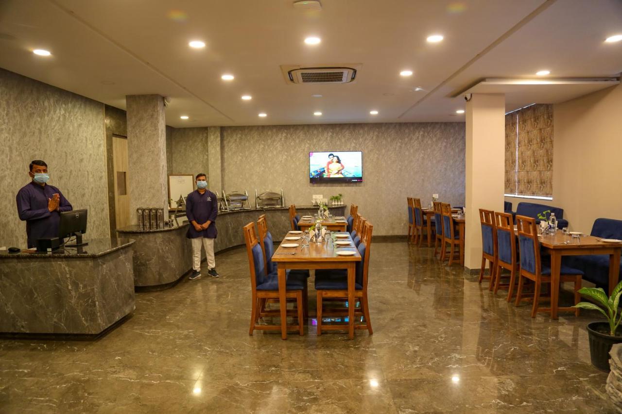 Four Leaf Hotel - Sapphire Blue, Βαρανάσι Εξωτερικό φωτογραφία