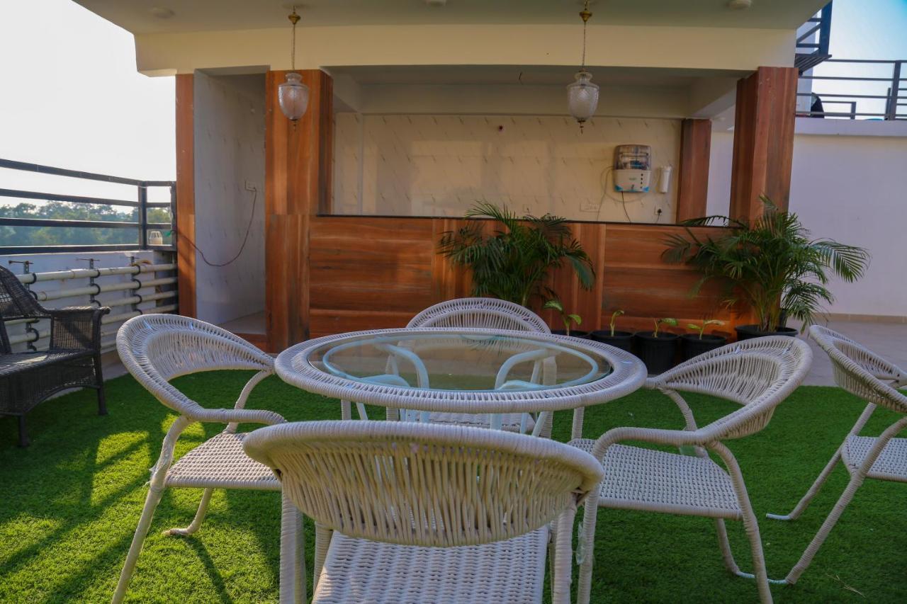 Four Leaf Hotel - Sapphire Blue, Βαρανάσι Εξωτερικό φωτογραφία