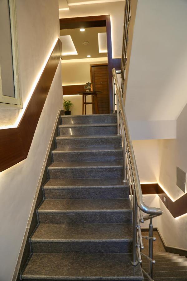 Four Leaf Hotel - Sapphire Blue, Βαρανάσι Εξωτερικό φωτογραφία