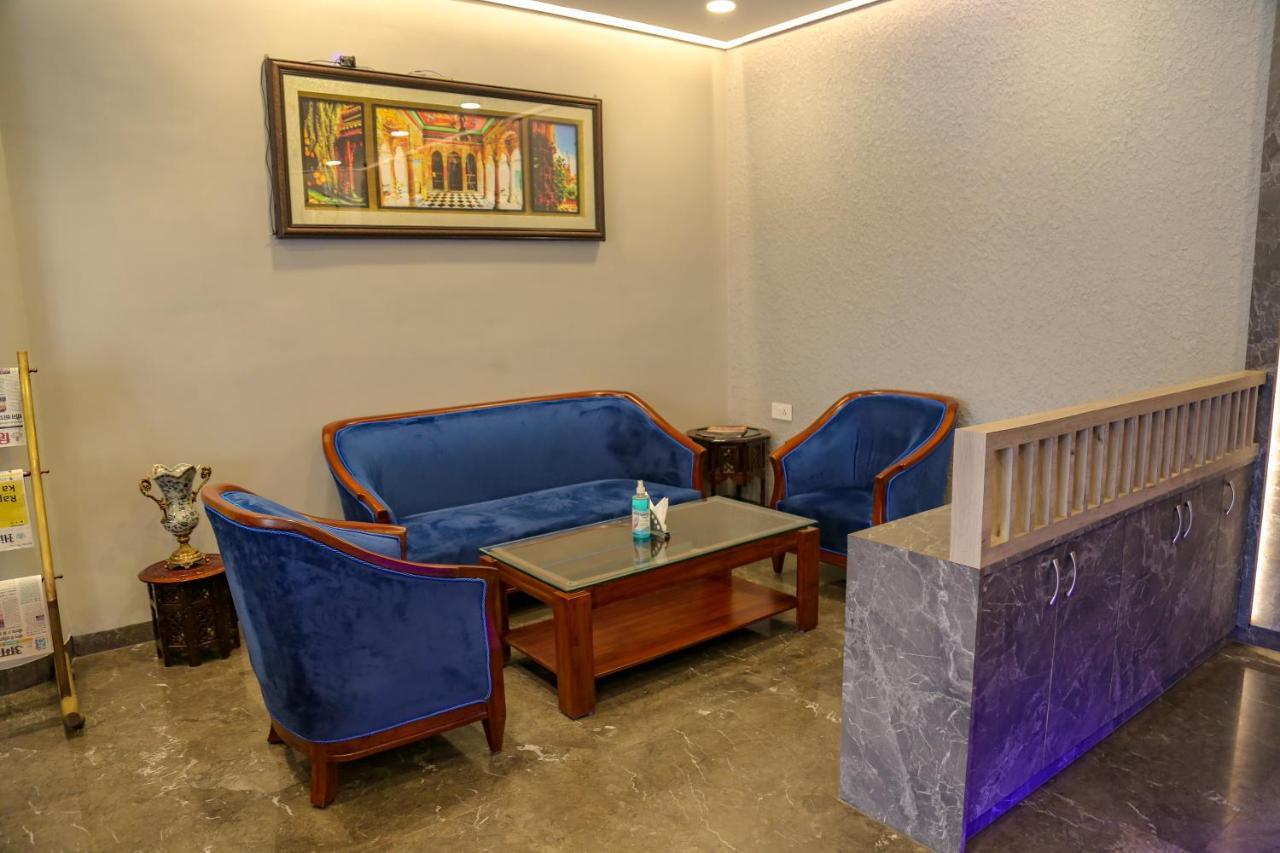Four Leaf Hotel - Sapphire Blue, Βαρανάσι Εξωτερικό φωτογραφία